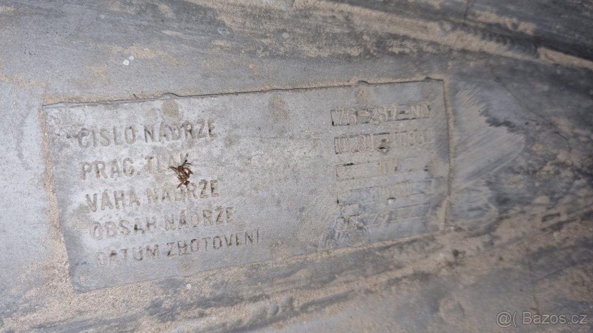 Přídavné palivové nádrže vojenského nadzvukového letounu MIG - 4