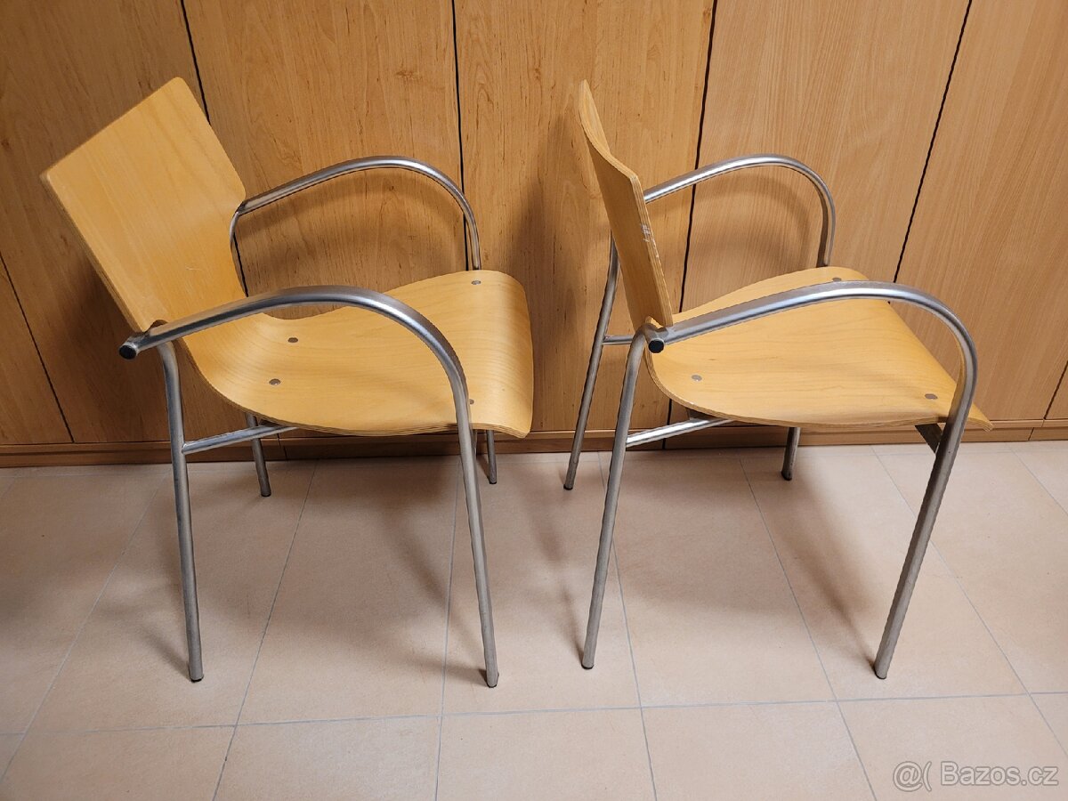 2 stohovatelné židle, dřevo/kov.nohy, 200 Kč/ks. - 4