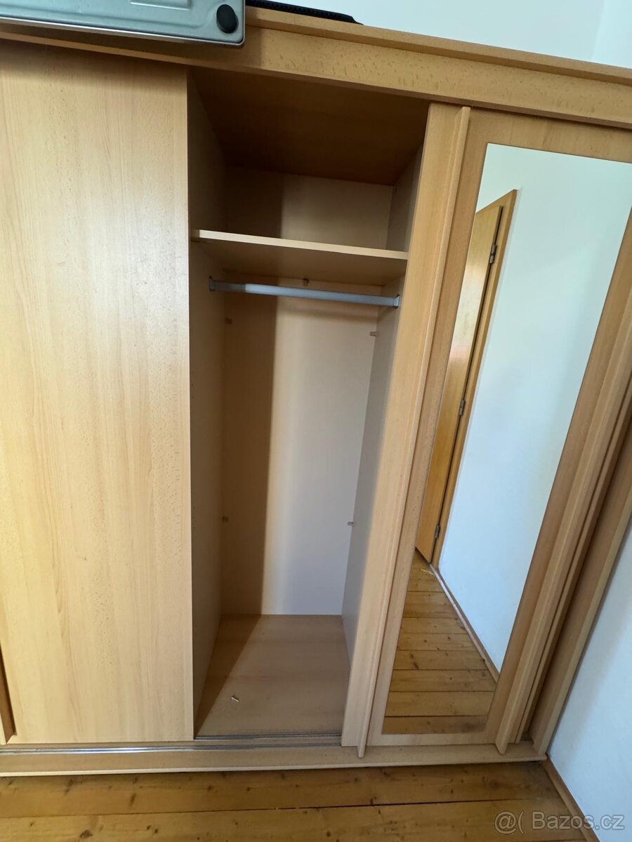 Skříň-dřevotříska, imitace dubu - 4