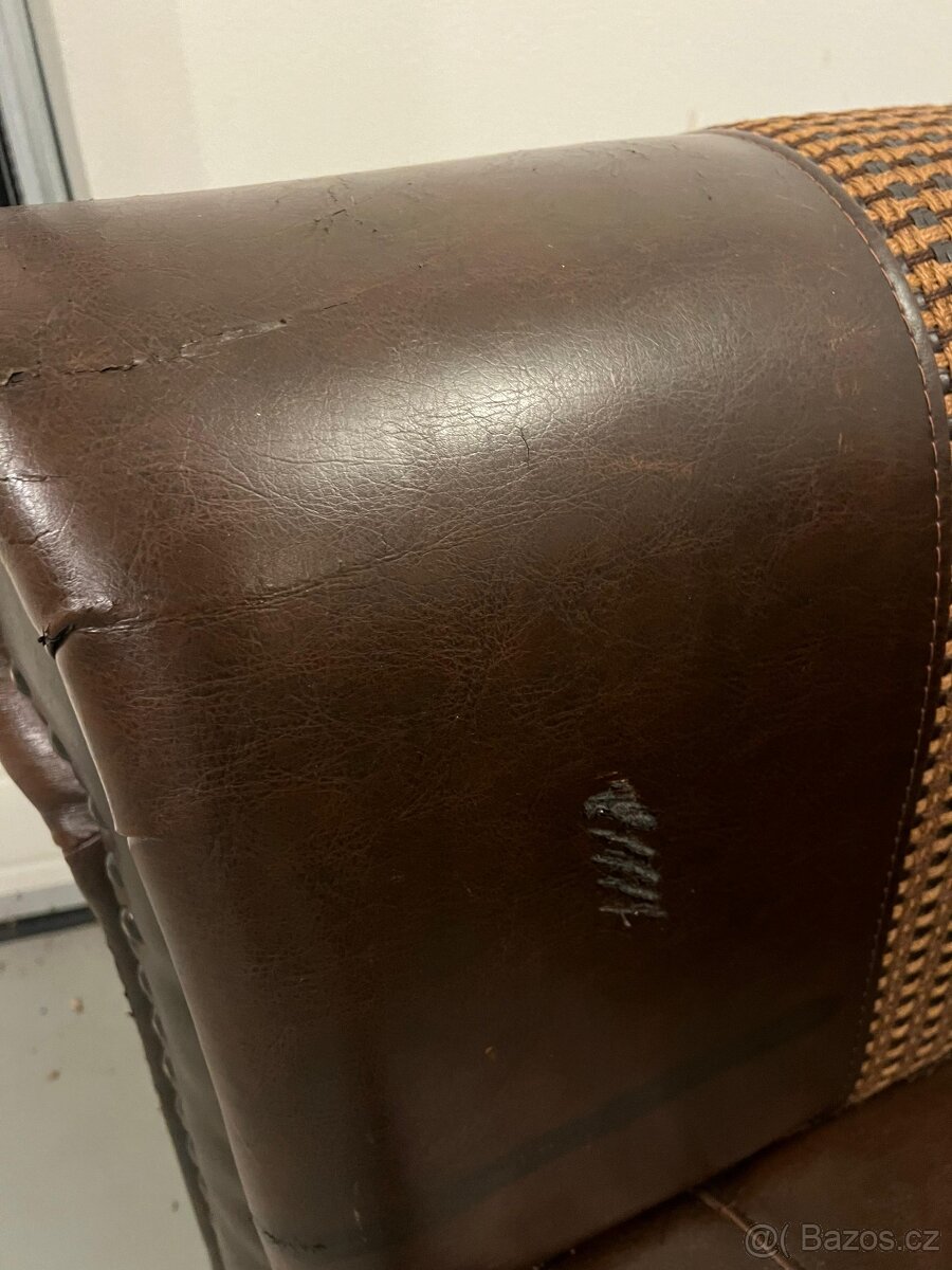 Pohodlný hnědý gauč v retro stylu, koženka-látka - 4