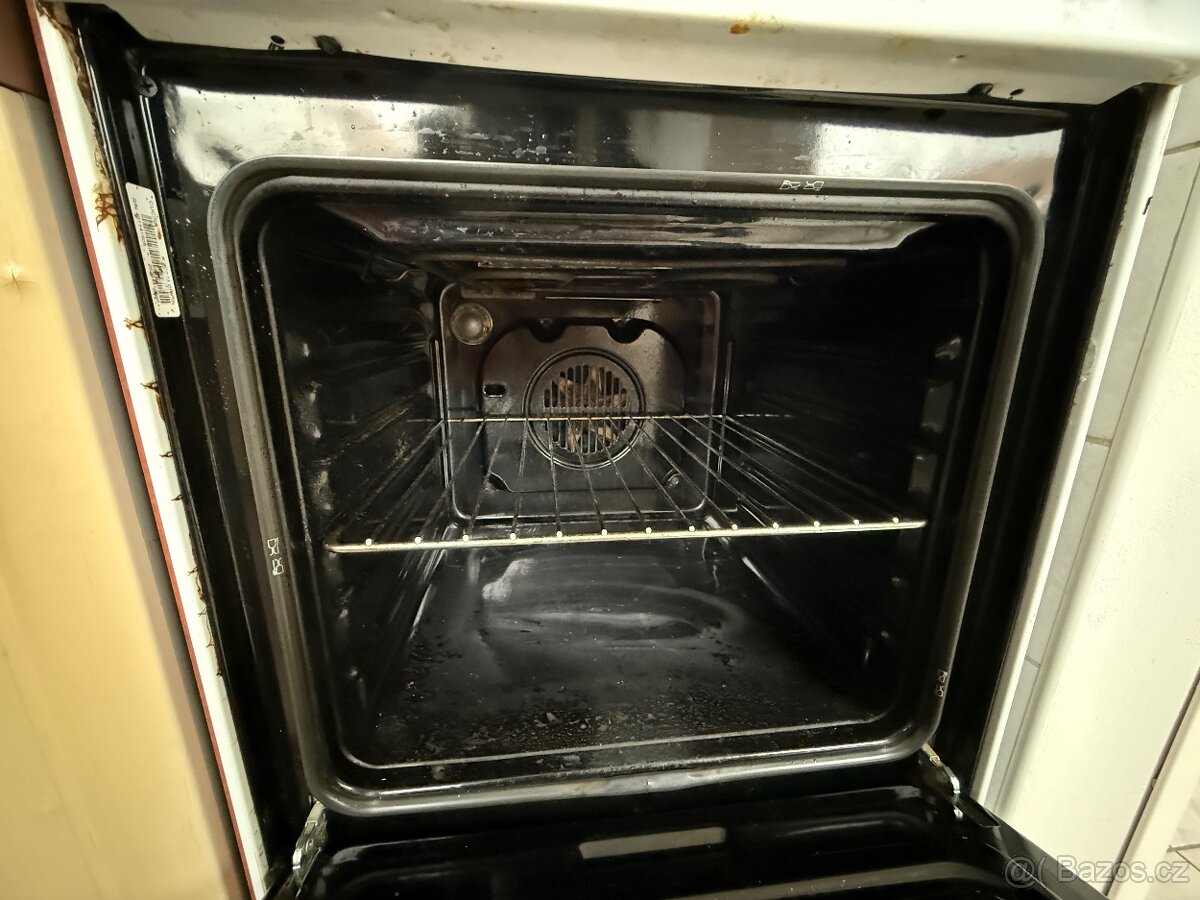 Indesit Sporák sklokeramická deska a trouba v jednom - 4