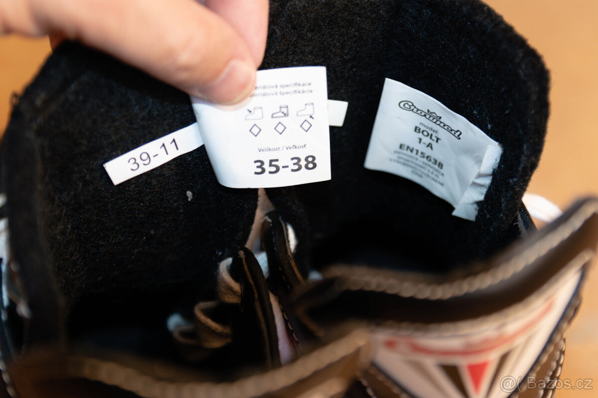 Chlapecké lední brusle Crowned Bolt, v35 až v38 - 4