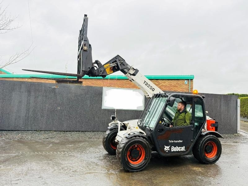 Manipulátor Bobcat T 2250 4x4 - 4