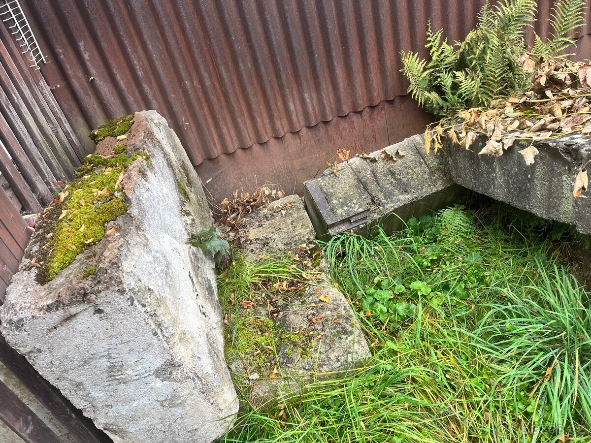 Betonové kvádry a panely za odvoz - 4