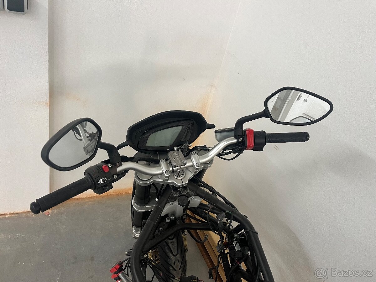 MV Agusta Brutale 675 - 4