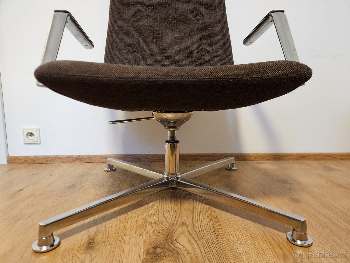 Kvalitní houpací křeslo s podnoží - 4