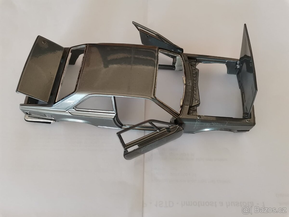 Daruji kovový model auta-neúplné - 4