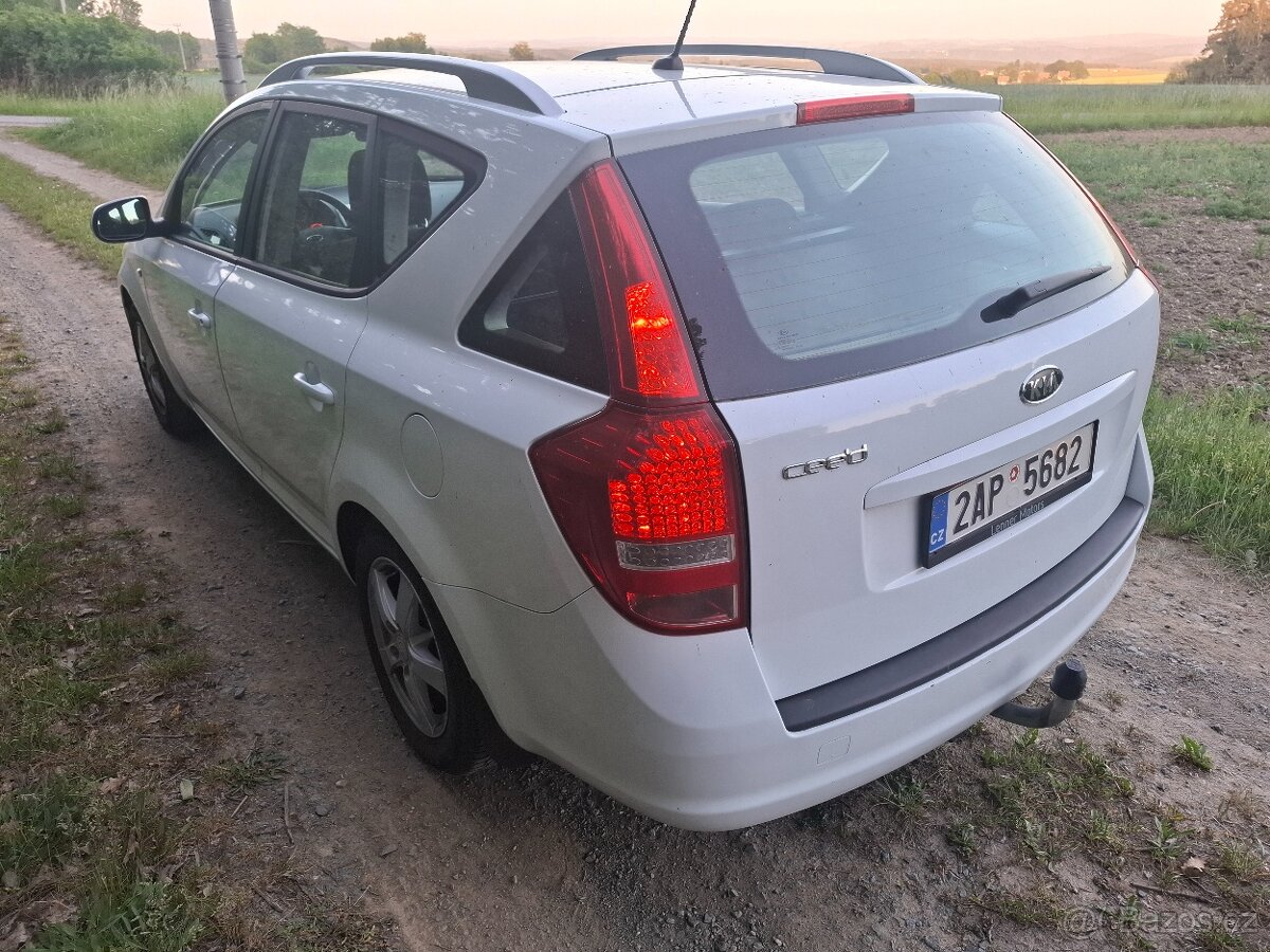 Kia ceed SW 1,4 i 16V 77 kW - 4
