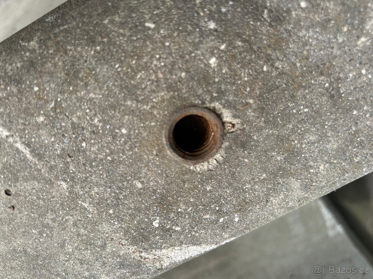 Prodám betonové bariéry/zábrany/svodidla 200x50 - 4