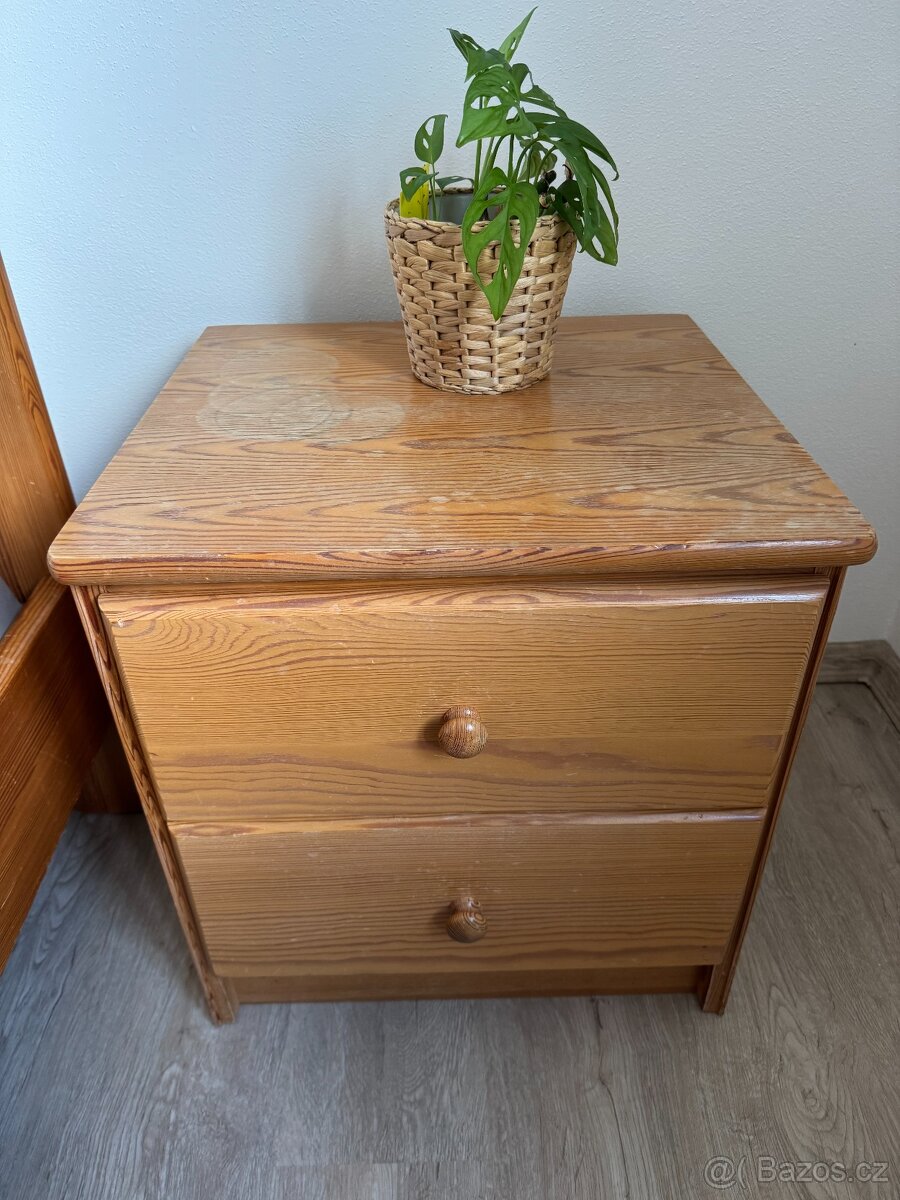 Ložnice z masivu (postel, 2 noční stolky, komoda) - 4