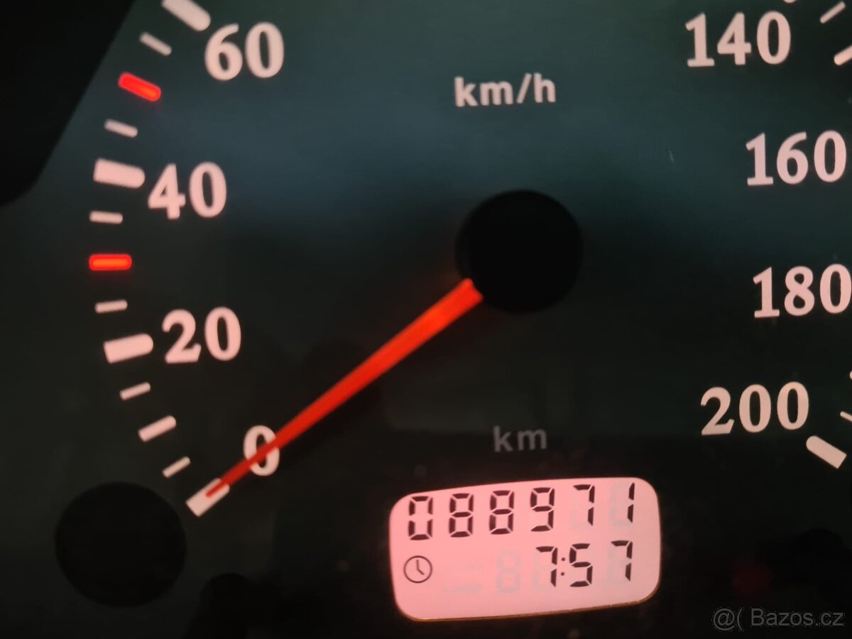 Nissan Micra 1.4.i - 4