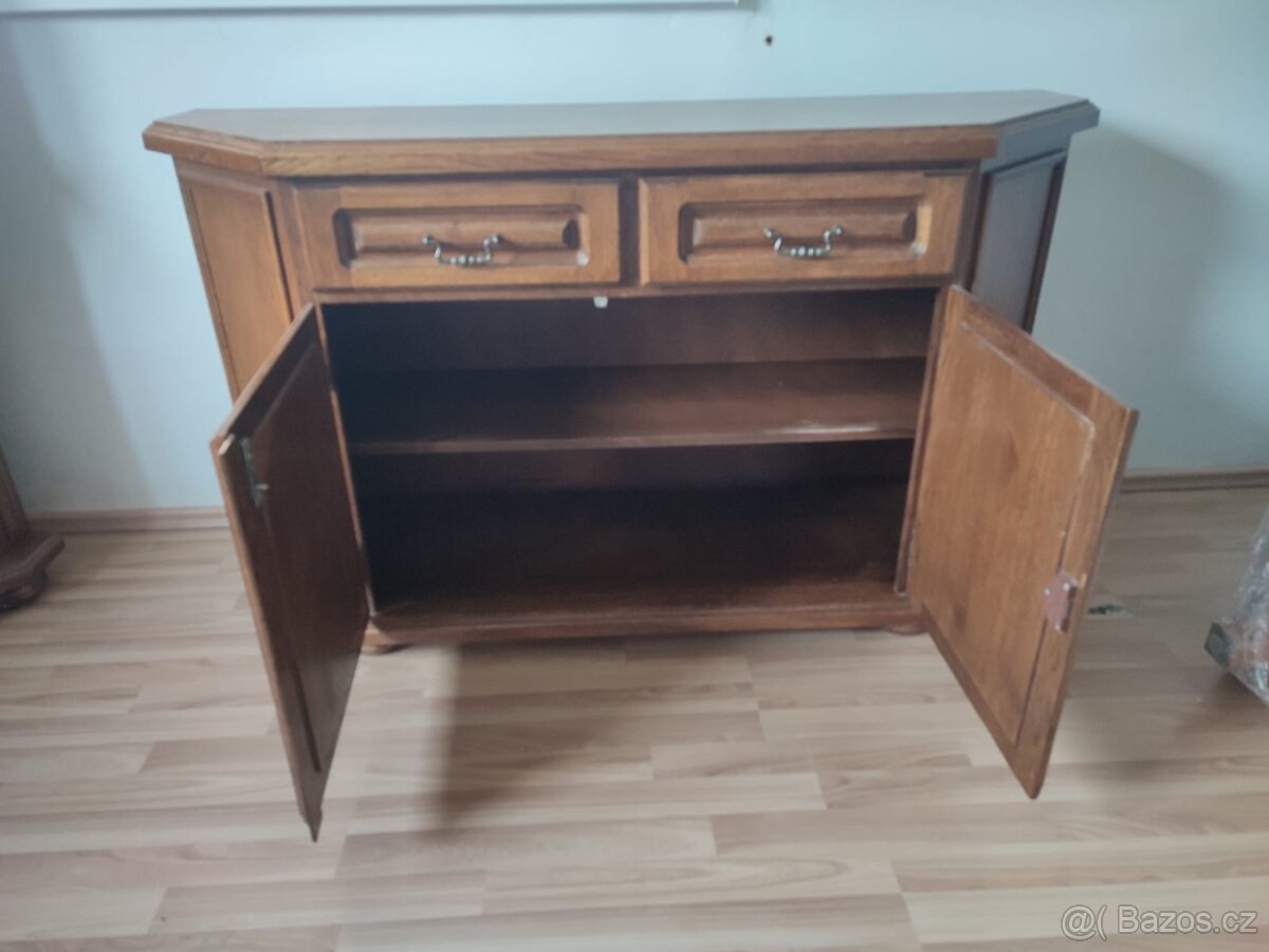 Krásná nízká skříňka - 4