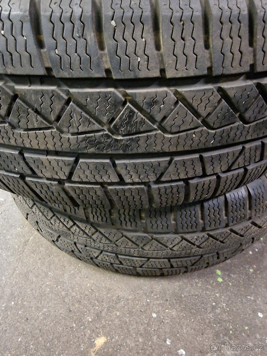 225/60/17 zimní - 4
