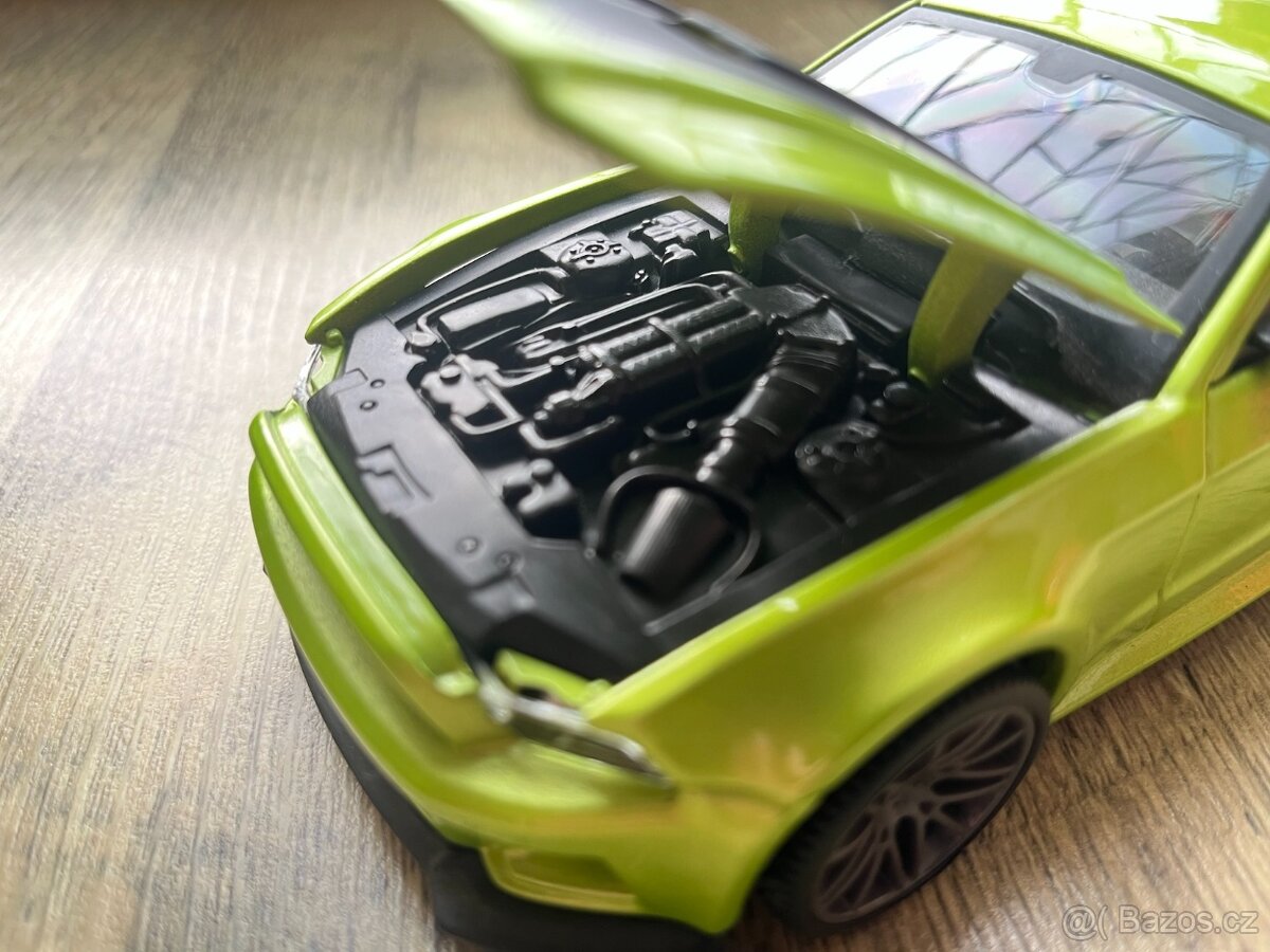 Model 1:24 Ford Mustang GT - MAISTO - 4