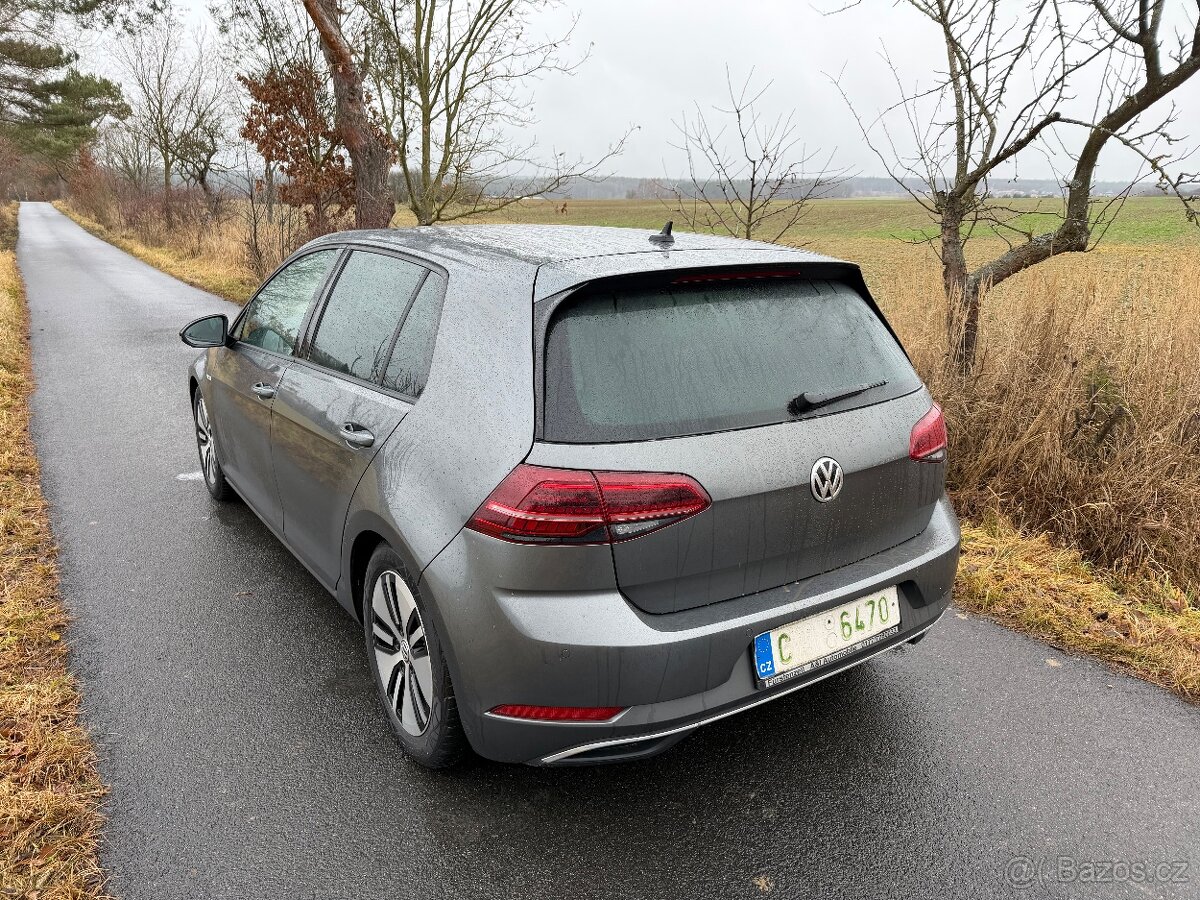 Volswagen e-Golf 100kW FCL/TČ/VIRTUAL/KESSY/DPH - 4