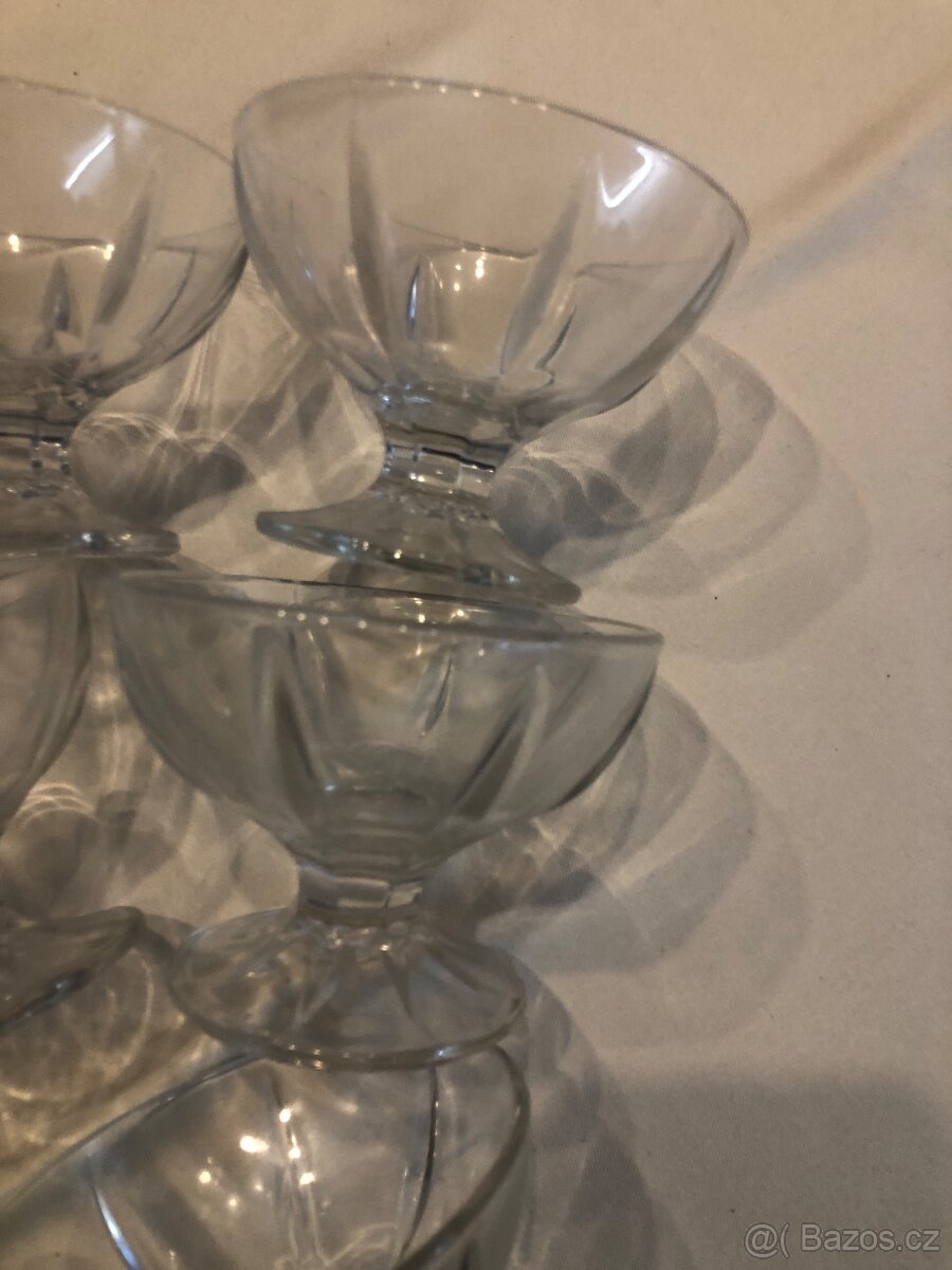 Poháry na zmrzlinu a jiné 32 kusů - 4