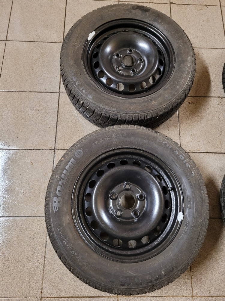 Plechové disky, včetně zimních pneumatik 195/65 R15 - 4