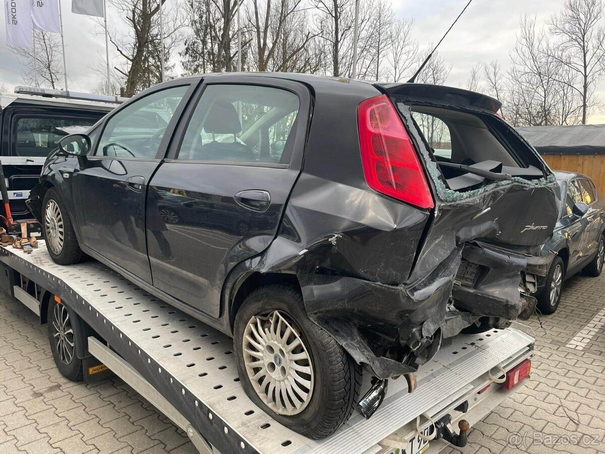 Fiat Grande Punto - rv - 11 - 2009 . - 4