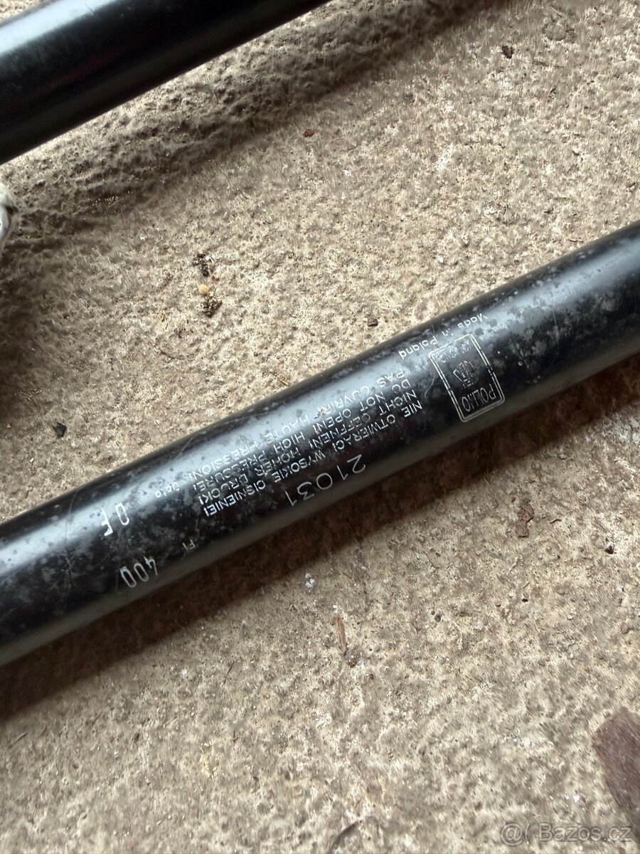 Písty do kufru na škodovku - 4