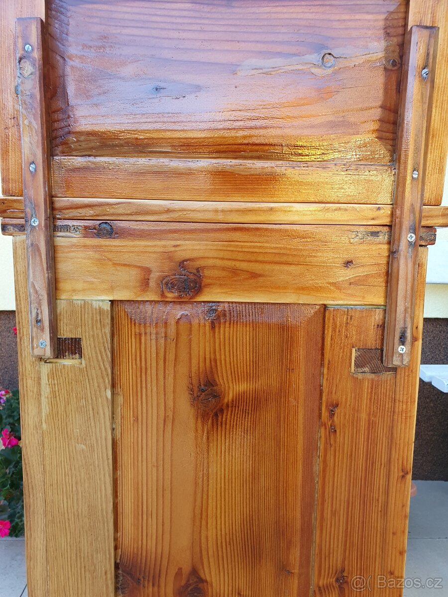 Dřevo / skříňka / starožitnost - 4