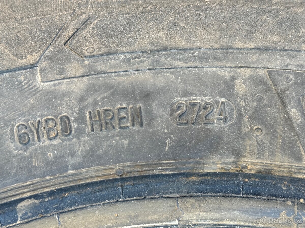 Prodam 2 kus pneu Continental 235/65r16c - 4