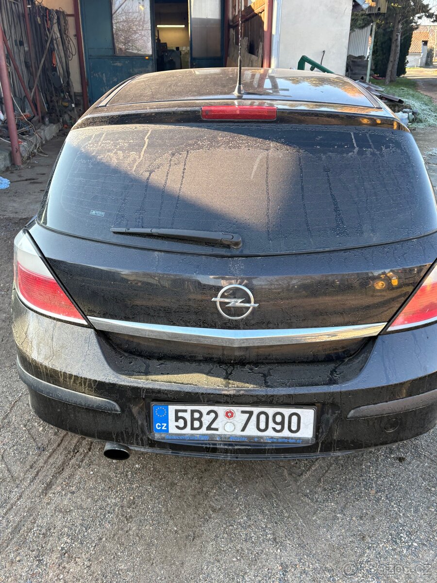 Opel astra h 1.8 benzín 92 kw - 4