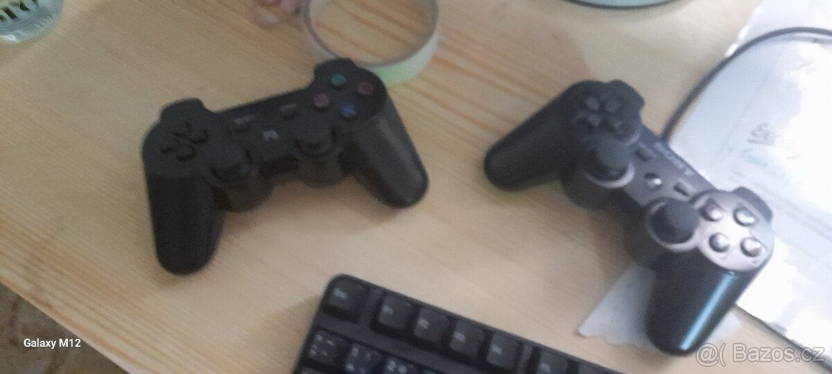 PS3 SUPER SLIM/20HER, 2 OVLADACE ZA PS4 - 4