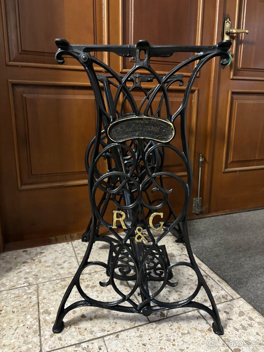 Litinové podstavce ze šicích strojů - 4