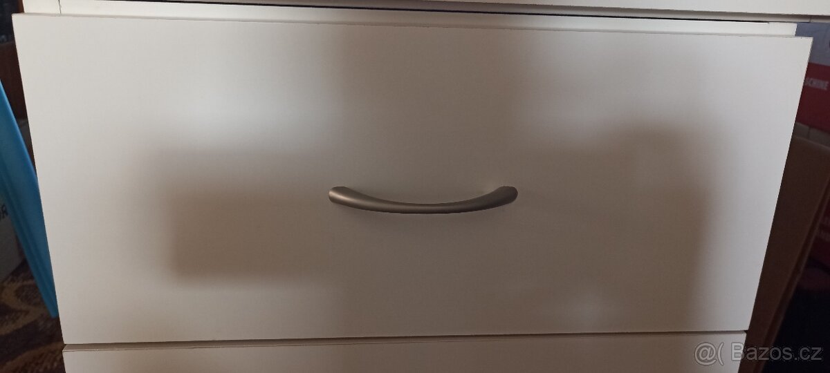 Malý stolek / přebalovací pult se šuplíky - 4