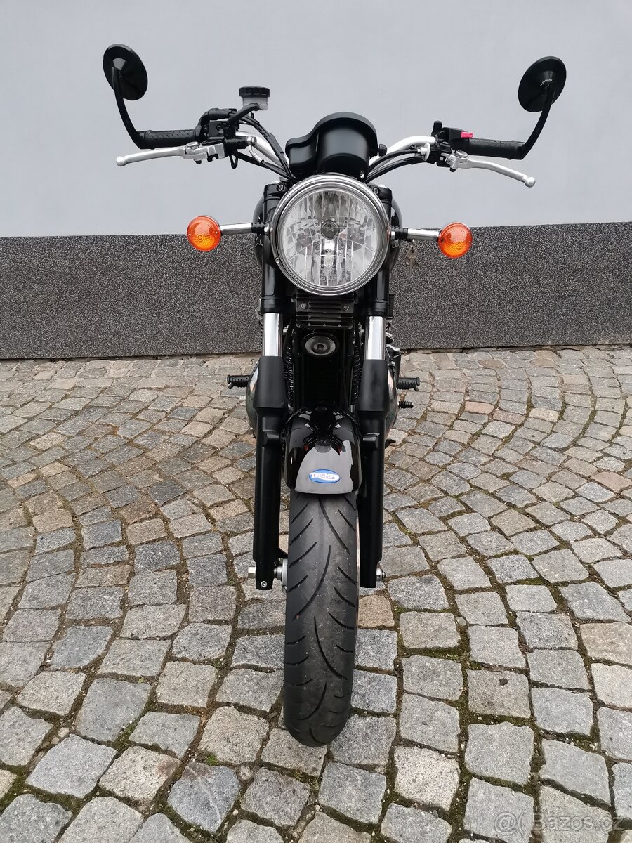 Triumph Bonneville - 4