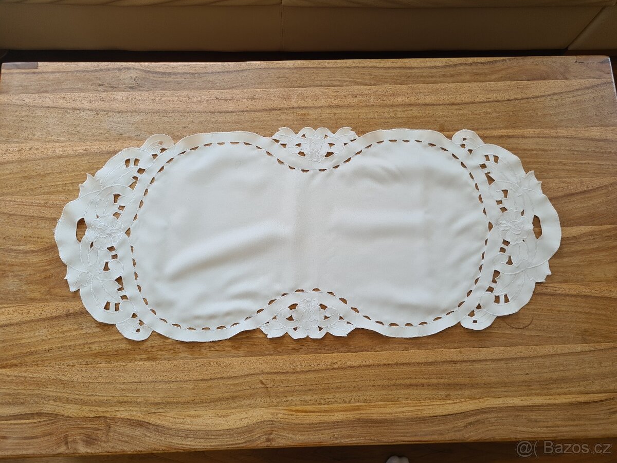 Vyšívané ubrusy, prostírání - 4