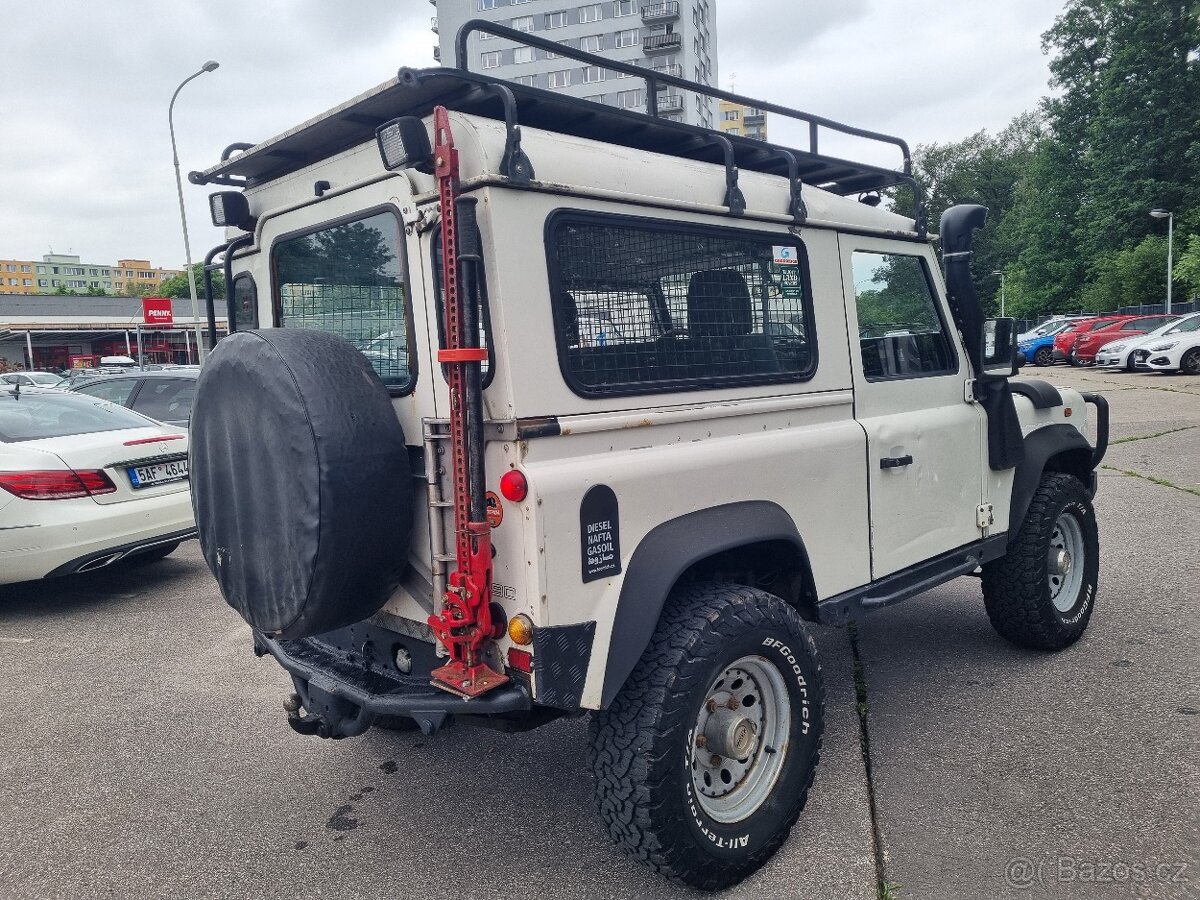 Land Rover Defender 90 TD5 2002/90KW/ČR/2MAJ