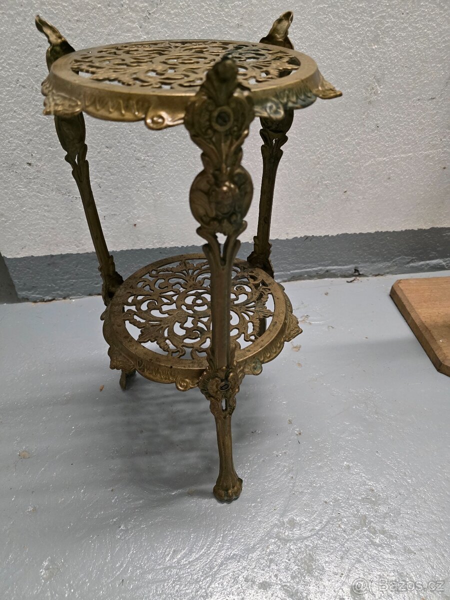 KRASNA STAROŽITNÝ MOSAZNY KVĚTINOVÝ STOLEK - 4