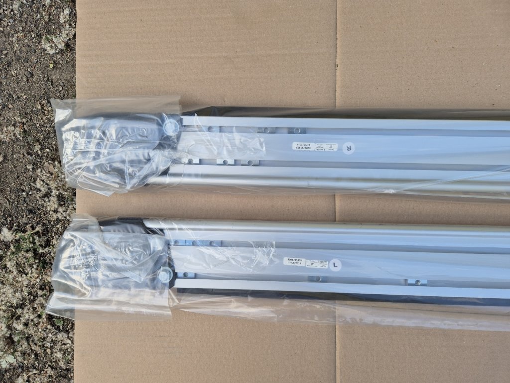 boční nášlapy + montážní příslušenství Renault Captur II 820 - 4