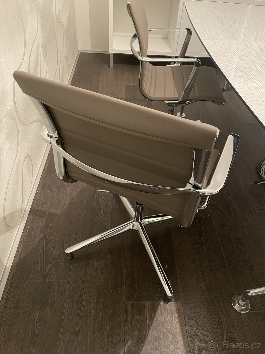 Jednací (jídelní) stůl s židlemi - 4