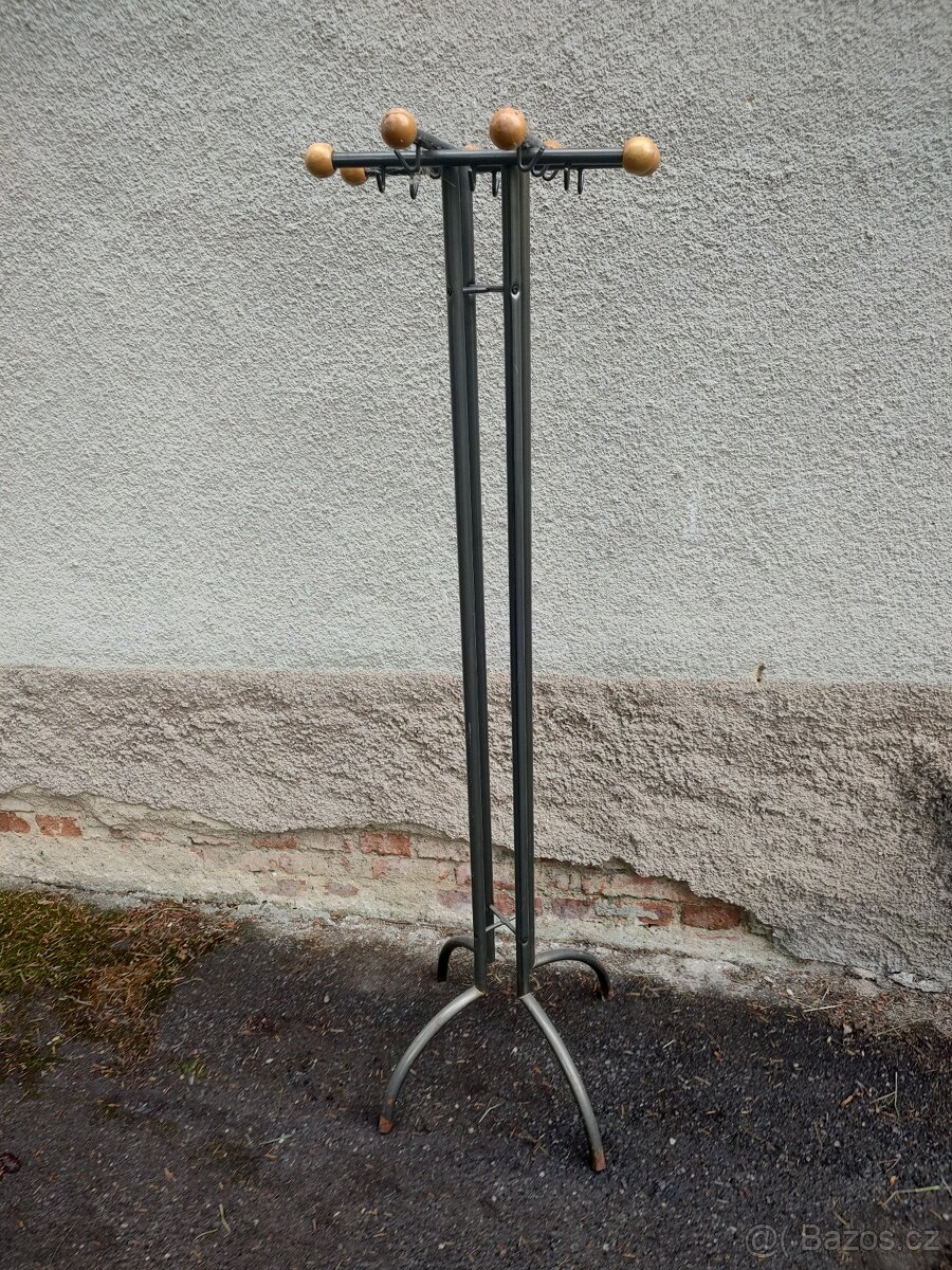 VĚŠÁK KOVOVÝ VELKÝ - PC 3000,- - 4