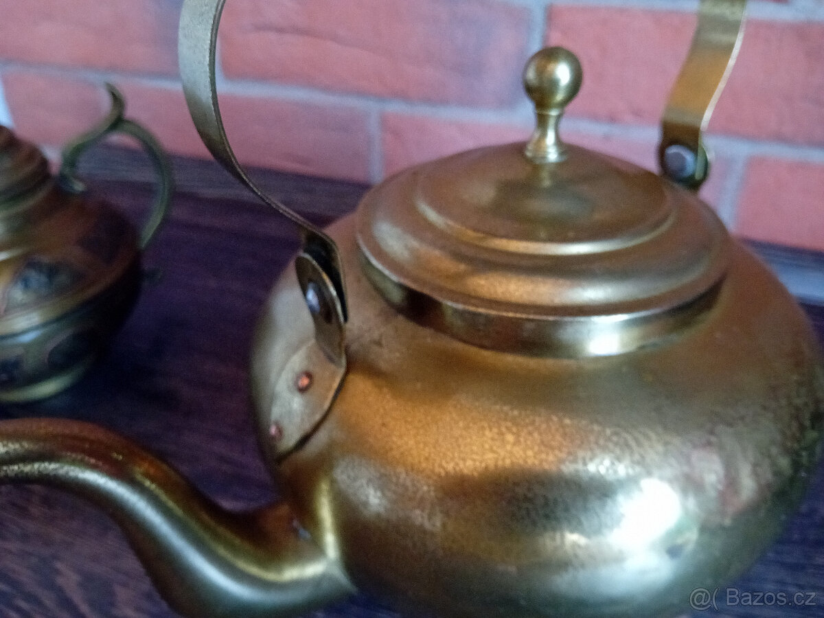 Prodám dva staré mosazné čajníky - 4