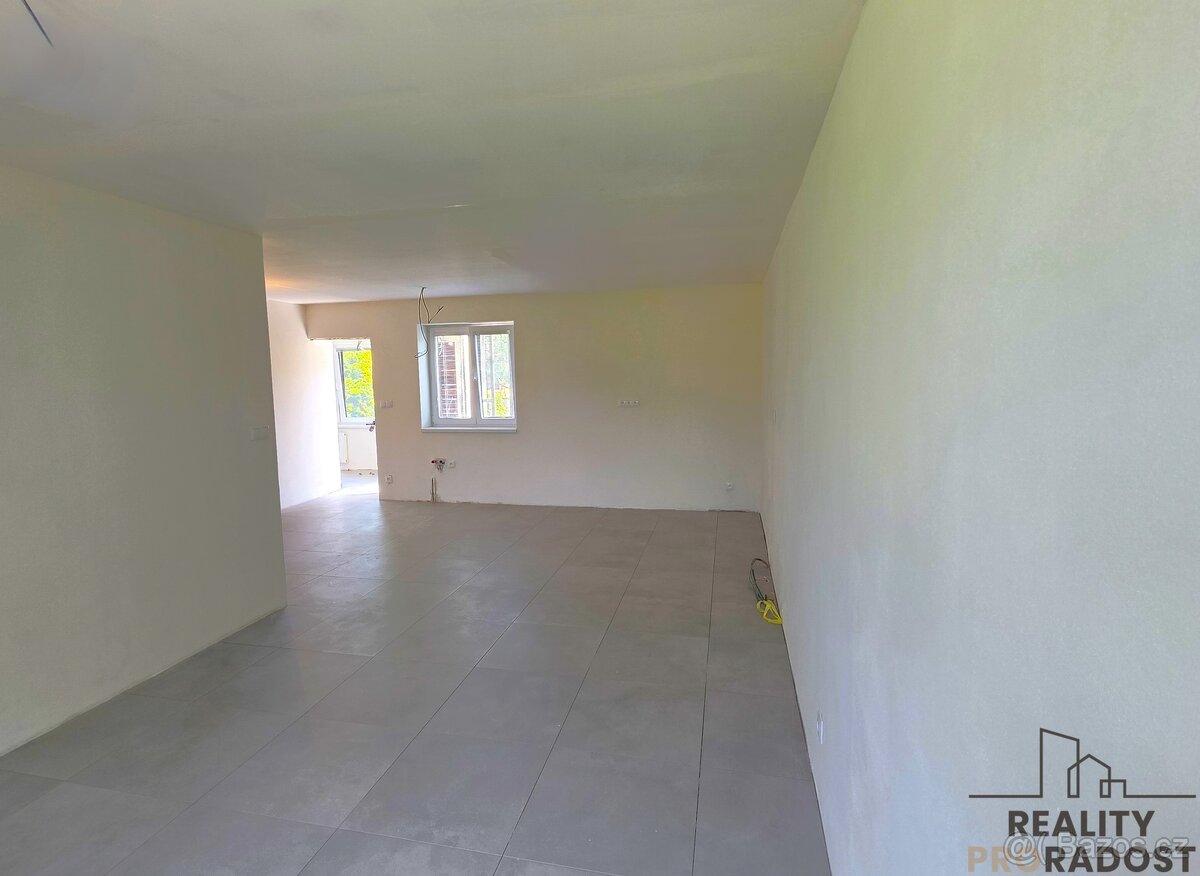 Ve výhradním zastoupení nabízíme k prodeji rodinný dům o dis - 4