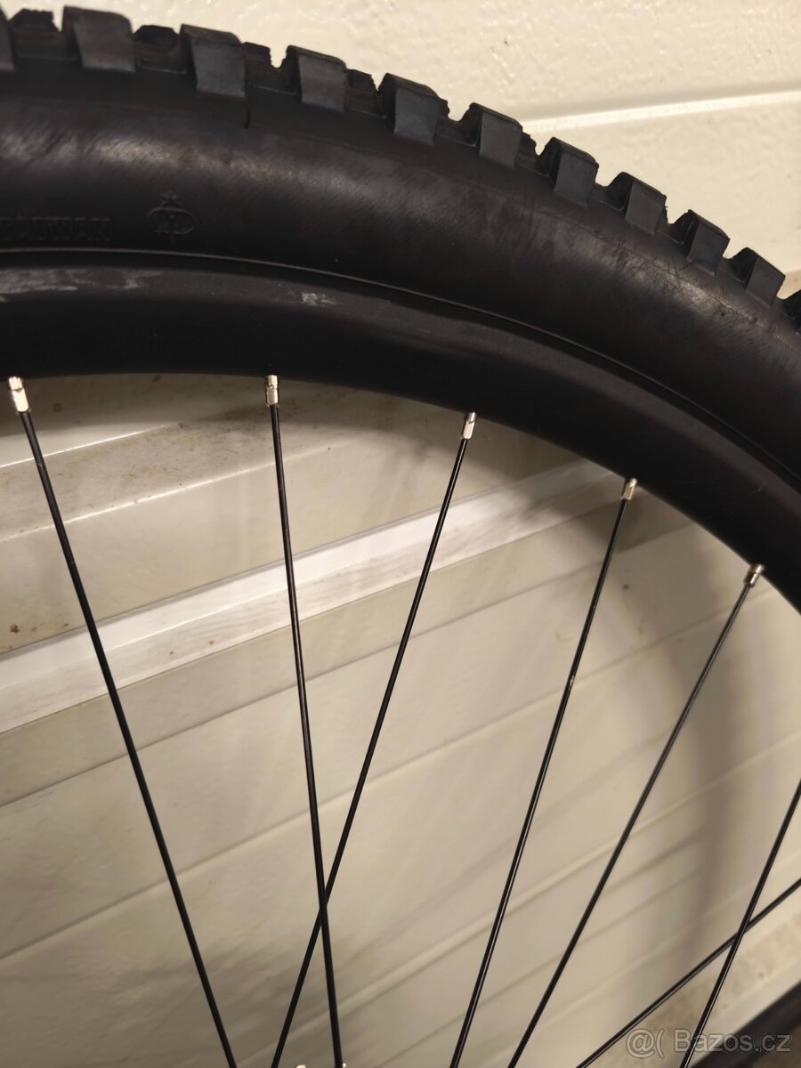 Prodám kompletní zadní kolo Syncros - 4