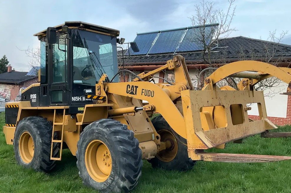 Kolový nakladač CAT 910C - 86 koní - 4