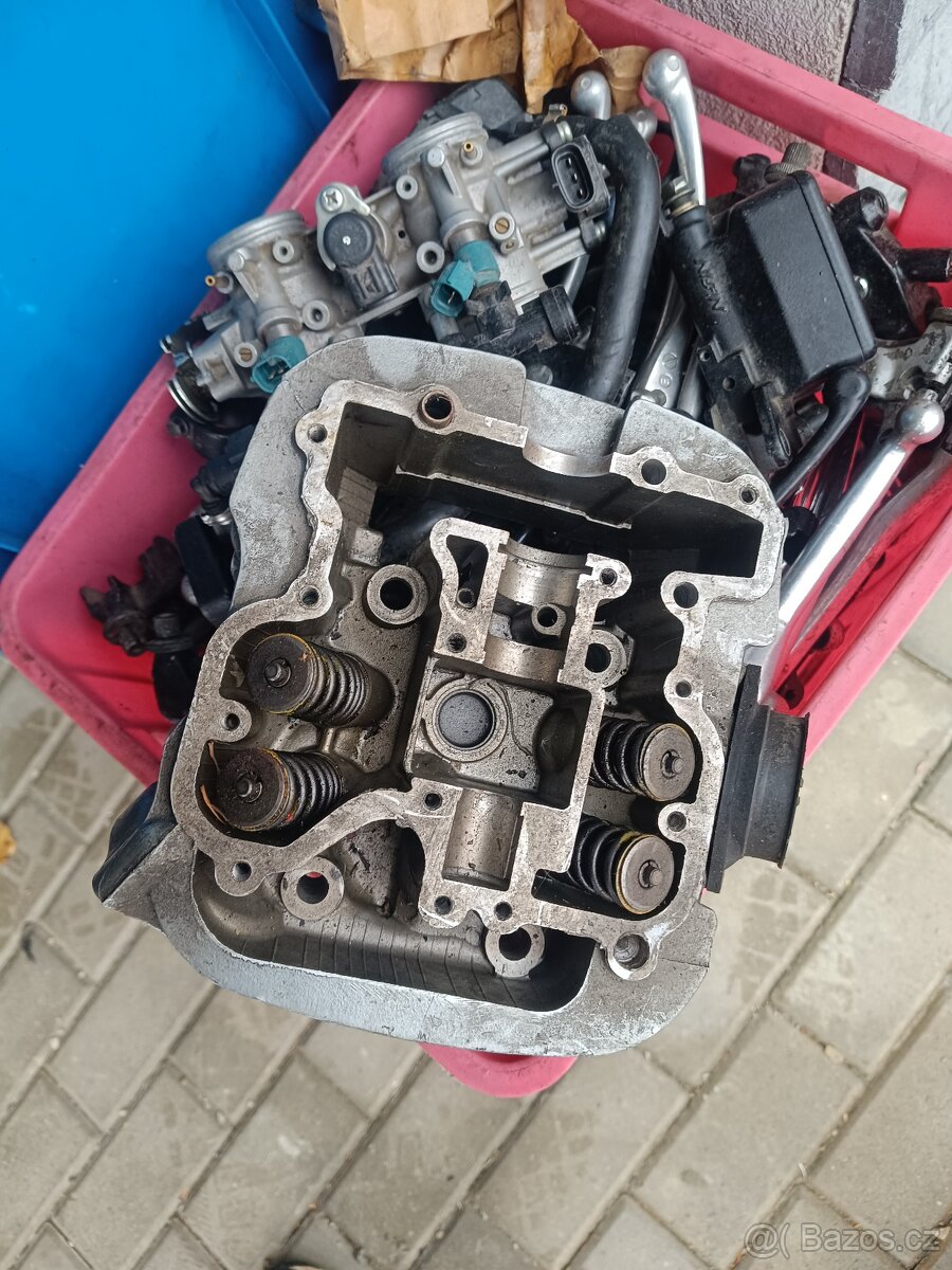 Hlava Suzuki VX 800 - 4