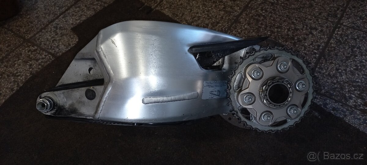 Ducati 1098s zadní kyvná vidlice + zadní kolo - 4