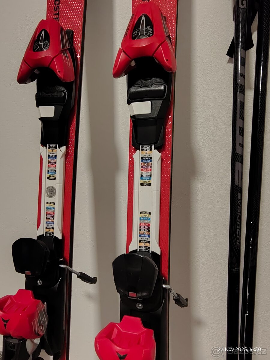 Lyže juniorské Atomic Redster 150cm a hůlky - 4