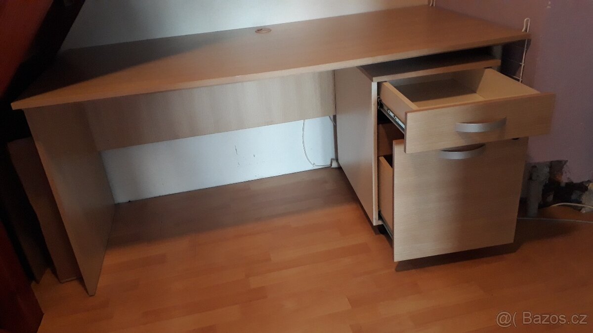 Kancelářský stůl - 4