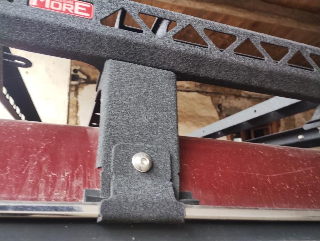 Expediční nosič MITSUBISCHI PAJERO L - 4