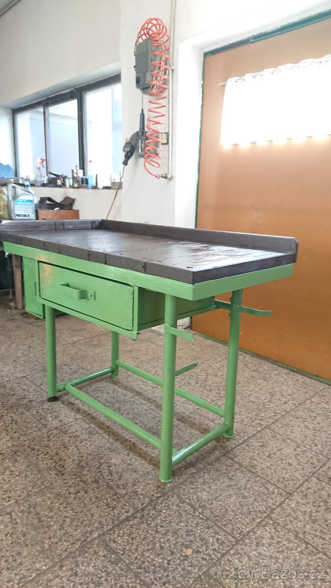 Dílenský ponk. - 4