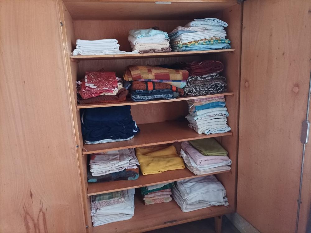 SKŘÍŇ policová - pěkný stav// SKŘÍŇ TON - ŠATNÍ + ÚZKÁ SKŘÍŇ - 4