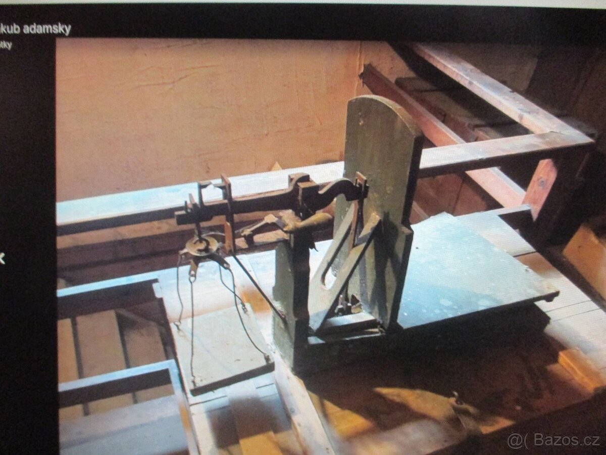 staré saně,lyže,decimálka,vojenské kufry-bedny,postýlka - 4