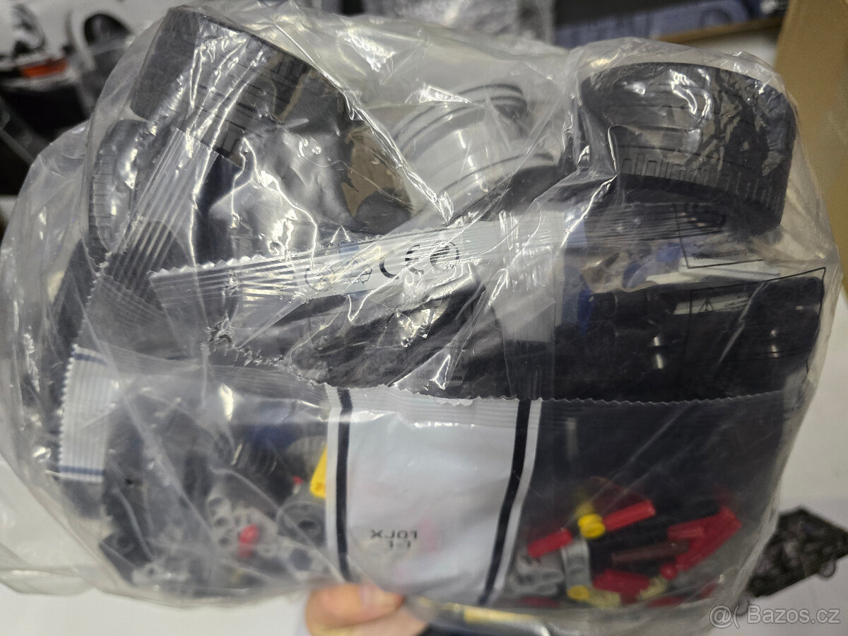 TECHNIC STAVEBNICE 42111 Dom's Dodge Charger (NÁHRADA) - 4