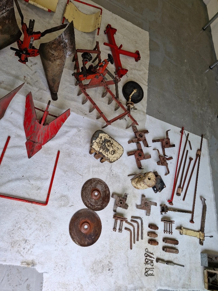 MALOTRAKTOR VARI S PŘÍSLUŠENSTVÍM - 4